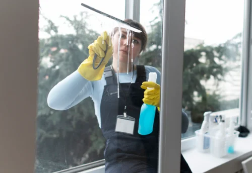 Nettoyage de vitres intérieures et extérieures à Montmoreau